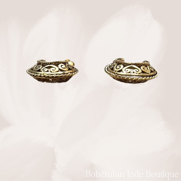 Vintage Gold Clip On Hoop Earrings With Intricate Detailing - Picture 3 of 4